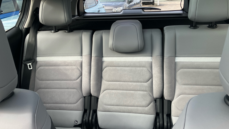 Citroen C5 Aircross 1.2 Hybrid 136 E-series 5dr e-DCS6 Petrol Hatchback